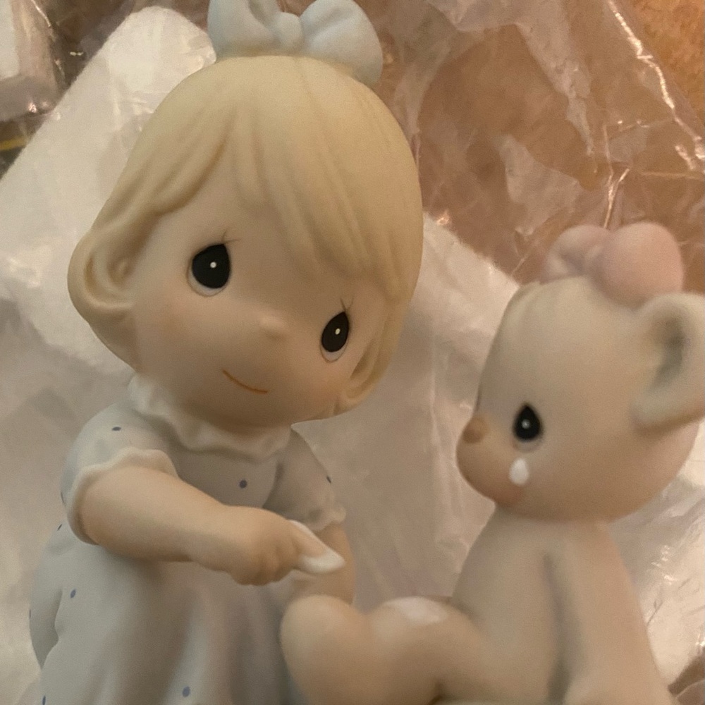 Precious moments caring figurine. Nurse. 1994 like new in box. - Picture 9 of 9